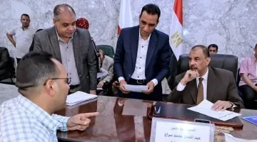 محافظ سوهاج يبحث مطالب وشكاوى المواطنين فى اللقاء الجماهيرى