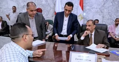 محافظ سوهاج يبحث مطالب وشكاوى المواطنين فى اللقاء الجماهيرى محافظ سوهاج يبحث مطالب وشكاوى المواطنين فى اللقاء الجماهيرى
