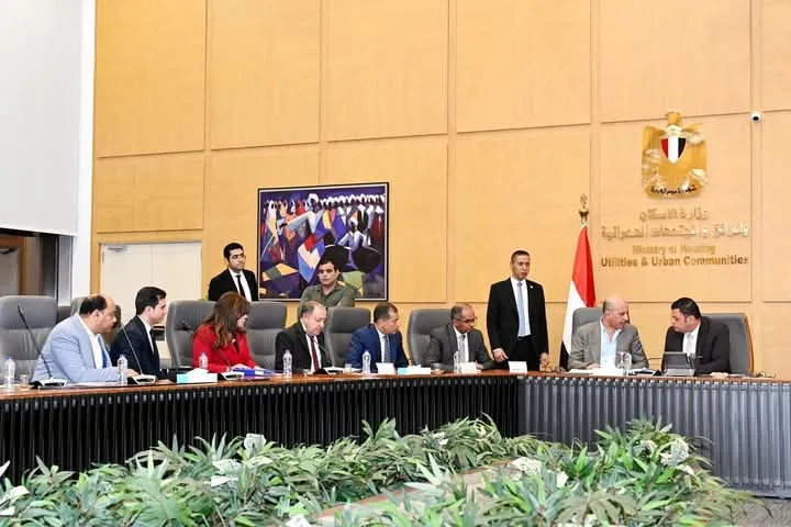 وزير الإسكان يعقد اجتماعه الدوري مع أعضاء البرلمان بمجلسيه النواب والشيوخ وزير الإسكان يعقد اجتماعه الدوري مع أعضاء البرلمان بمجلسيه النواب والشيوخ