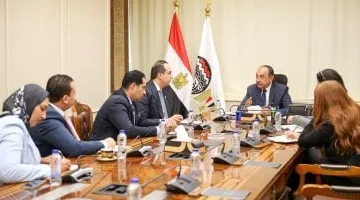 وزير قطاع الأعمال يبحث مع رئيس هيئة الرعاية الصحية تعزيز التعاون المشترك لدعم الصناعة
