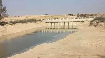سد الروافعة يحتجز مياه السيول بوسط سيناء.. صور