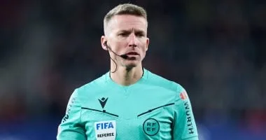 الكشف عن حكم الكلاسيكو الحاسم بين برشلونة ضد ريال مدريد الكشف عن حكم الكلاسيكو الحاسم بين برشلونة ضد ريال مدريد