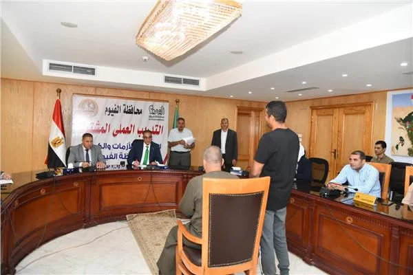 محافظ الفيوم يوجه بتوفير مساعدات مالية ومعاشات للحالات الأولى بالرعاية محافظ الفيوم يوجه بتوفير مساعدات مالية ومعاشات للحالات الأولى بالرعاية