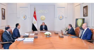 الرئيس السيسي يجتمع برئيس مجلس الوزراء ومحافظ البنك المركزي ووزير المالية