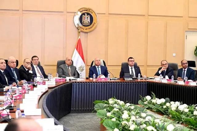 وزير الصناعة يترأس الاجتماع الثاني والعشرين للمجموعة الوزارية للتنمية الصناعية وزير الصناعة يترأس الاجتماع الثاني والعشرين للمجموعة الوزارية للتنمية الصناعية
