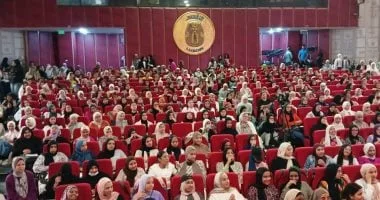 إقبال كبير من طلاب الثانوية العامة على محاضرات المراجعة النهائية المجانية بالأقصر إقبال كبير من طلاب الثانوية العامة على محاضرات المراجعة النهائية المجانية بالأقصر