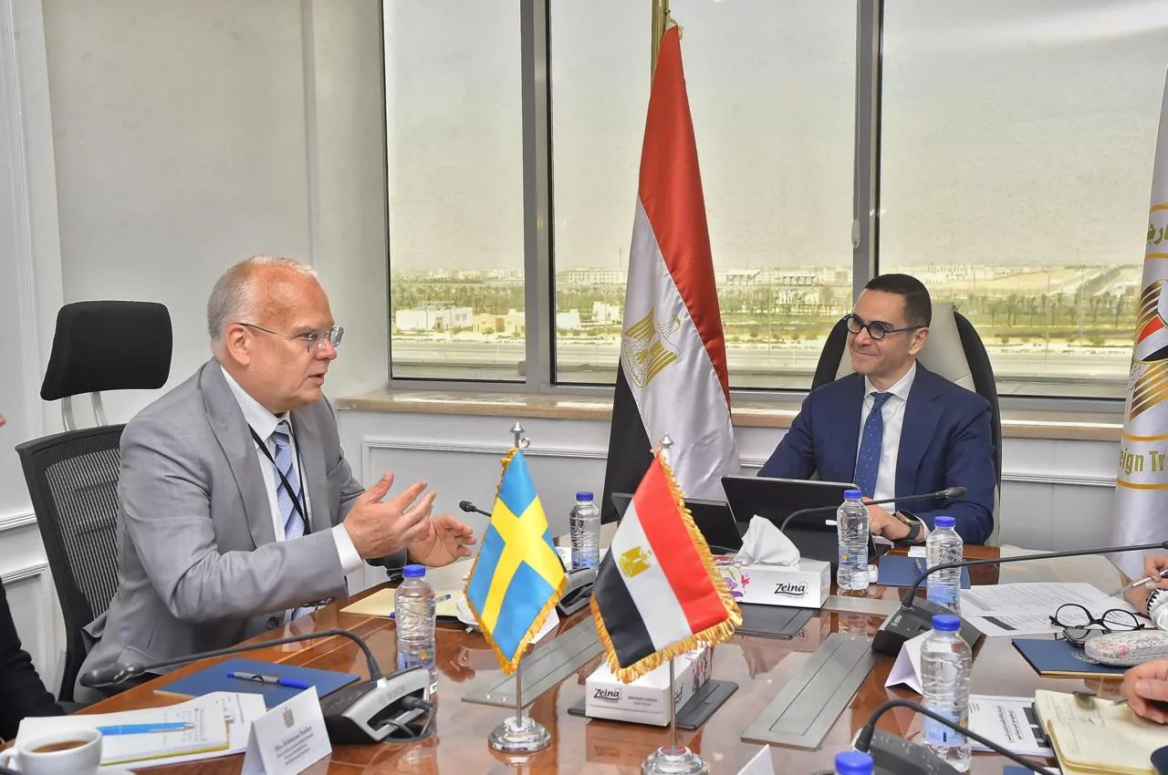 وزير الاستثمار يلتقي السفير السويدي لبحث سبل تعزيز العلاقات الاقتصادية بين البلدين وزير الاستثمار يلتقي السفير السويدي لبحث سبل تعزيز العلاقات الاقتصادية بين البلدين
