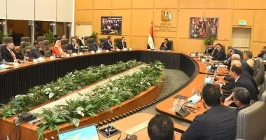 وزير الإسكان يلتقي مجلس إدارة غرفة صناعة التطوير العقارى باتحاد الصناعات المصرية وزير الإسكان يلتقي مجلس إدارة غرفة صناعة التطوير العقارى باتحاد الصناعات المصرية