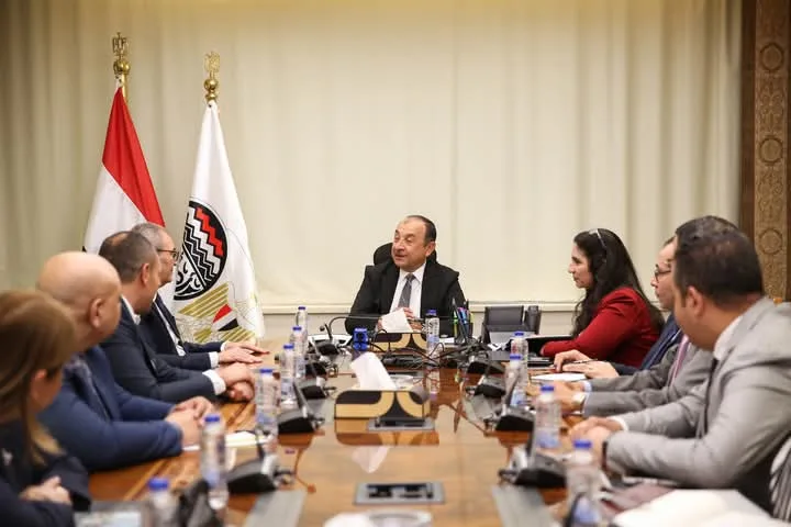 وزير قطاع الأعمال يبحث مع "شاهينلر" التركية فرص الاستثمار في قطاعات الغزل والنسيج والسياحة وزير قطاع الأعمال يبحث مع "شاهينلر" التركية فرص الاستثمار في قطاعات الغزل والنسيج والسياحة
