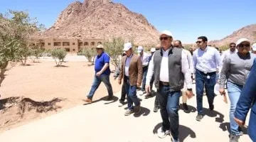 وزير الإسكان يتفقد سير العمل بمنطقة الزيتونة ضمن تطوير موقع "التجلى الأعظم"