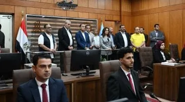 رئيس الوزراء يتفقد مركز سيطرة الشبكة الوطنية للطوارئ والسلامة العامة بالغربية