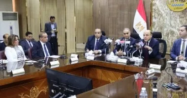 محافظ كفر الشيخ ورئيس حماية المستهلك يعقدان لقاء مع الغرفة التجارية.. فيديو محافظ كفر الشيخ ورئيس حماية المستهلك يعقدان لقاء مع الغرفة التجارية.. فيديو