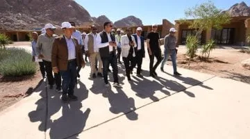 وزير الإسكان يتفقد النزل البيئى الجديد والمنتجع الجبلى بتطوير "التجلى الأعظم"