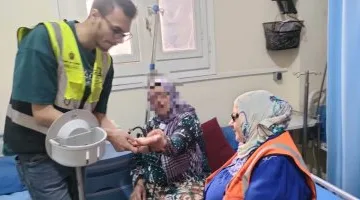 "التدخل السريع" يودع مسنة تركها أبناؤها بالشارع بدار رعاية فى الدقهلية