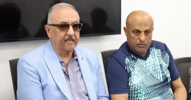 رئيس نادي البنك الأهلي يجتمع باللاعبين لتحفيزهم قبل مواجهة بيراميدز بالدوري رئيس نادي البنك الأهلي يجتمع باللاعبين لتحفيزهم قبل مواجهة بيراميدز بالدوري
