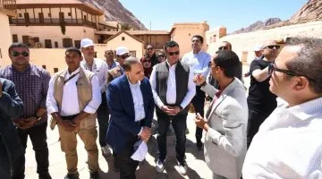 وزير الإسكان يزور "دير سانت كاترين" بمنطقة وادى الدير