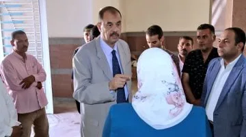 محافظ سوهاج يتفقد معرض تسويق المنتجات الحرفية بحى الكوثر