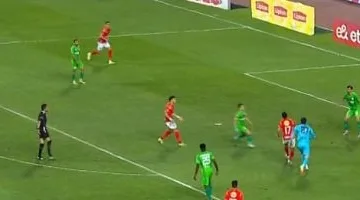 الشوط الأول.. الأهلي يتقدم على المصري بهدفين لهدف في الدوري