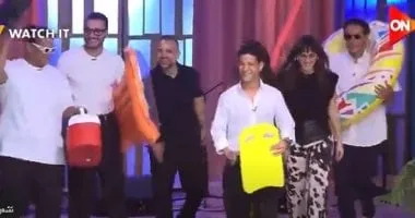 دخلوا بالعوامات.. دخول طريف لأبطال فيلم نجوم الساحل لاستوديو "معكم" دخلوا بالعوامات.. دخول طريف لأبطال فيلم نجوم الساحل لاستوديو "معكم"