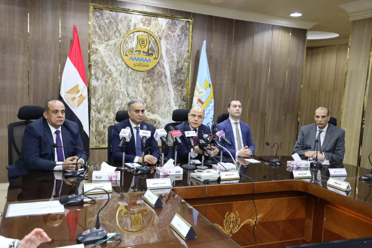 رئيس جهاز حماية المستهلك ومحافظ كفر الشيخ يبحثان مع الغرفة التجارية وفرة السلع رئيس جهاز حماية المستهلك ومحافظ كفر الشيخ يبحثان مع الغرفة التجارية وفرة السلع