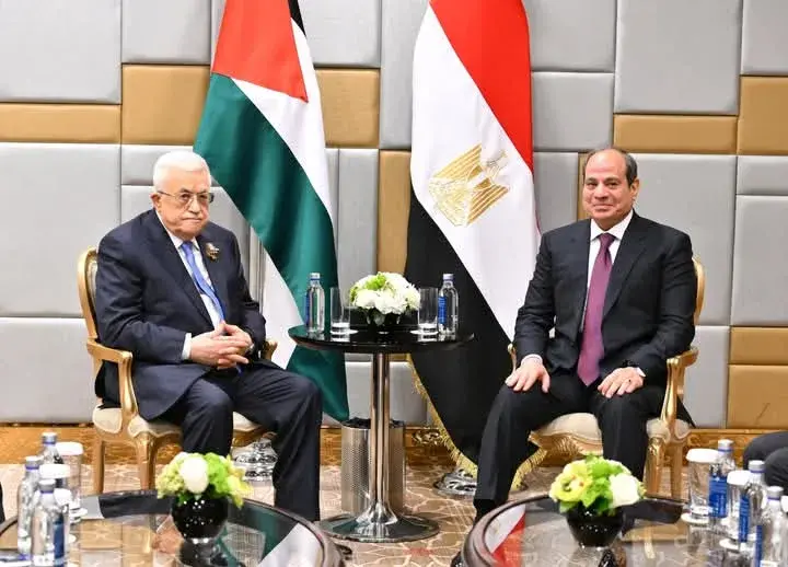 الرئيس السيسي يلتقي الرئيس الفلسطيني بموسكو على هامش الاحتفالات بيوم النصر الرئيس السيسي يلتقي الرئيس الفلسطيني بموسكو على هامش الاحتفالات بيوم النصر