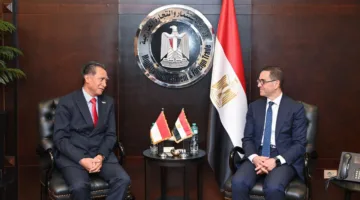 وزير الاستثمار يلتقي بسفير إندونيسيا في القاهرة لمناقشة تعزيز التعاون الاقتصادي.