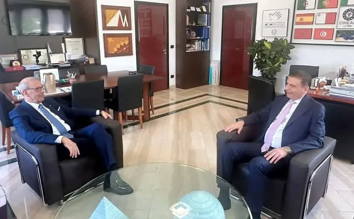 وزير الزراعة يتناول مع مدير “سيام باري” الإيطالي سبل تعزيز التعاون في مجال البحث الزراعي وزير الزراعة يتناول مع مدير “سيام باري” الإيطالي سبل تعزيز التعاون في مجال البحث الزراعي