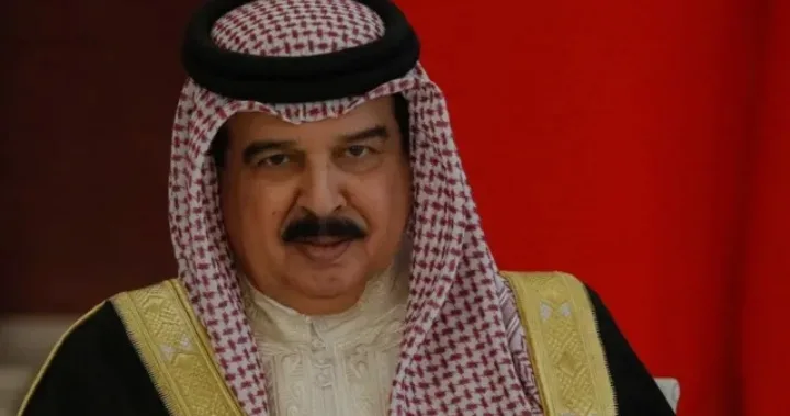 ملك البحرين يبارك للشرع قرار رفع العقوبات الأمريكية على سوريا ملك البحرين يبارك للشرع قرار رفع العقوبات الأمريكية على سوريا