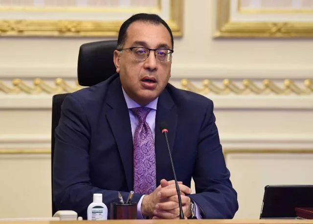 رئيس الوزراء يقوم بجولة تفقدية في منجم السكري للذهب بمرسى علم
