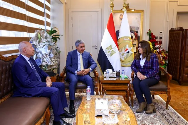 وزيرا التنمية المحلية والسياحة يناقشان كيفية وضع آلية لجمع الرسوم من المنشآت الفندقية والسياحية في المحافظات وزيرا التنمية المحلية والسياحة يناقشان كيفية وضع آلية لجمع الرسوم من المنشآت الفندقية والسياحية في المحافظات