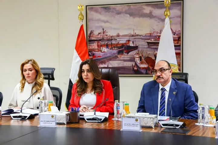 وزيرة التنمية المحلية ومدير الأكاديمية الوطنية للتدريب يقودان لجنة لتعيين القيادات في الوزارة وزيرة التنمية المحلية ومدير الأكاديمية الوطنية للتدريب يقودان لجنة لتعيين القيادات في الوزارة