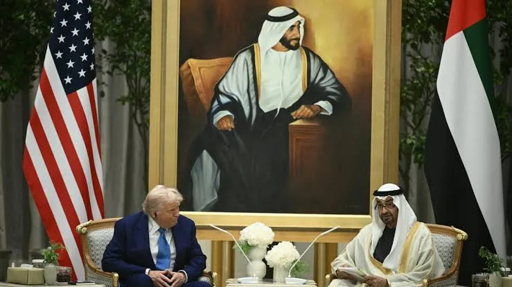 “ترامب” يوقع اتفاقيات جديدة مع الإمارات بقيمة تصل إلى 200 مليار دولار “ترامب” يوقع اتفاقيات جديدة مع الإمارات بقيمة تصل إلى 200 مليار دولار