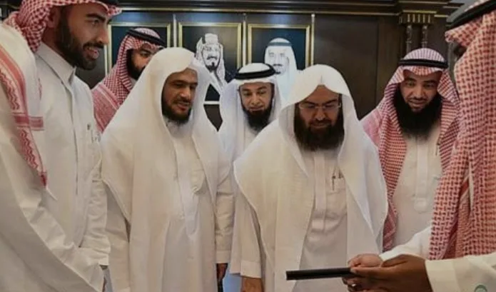 إطلاق تطبيق “المساعد الذكي” لتقديم الخدمات للزوار وضيوف الرحمن باستخدام الذكاء الاصطناعي ودعم لغات متعددة إطلاق تطبيق “المساعد الذكي” لتقديم الخدمات للزوار وضيوف الرحمن باستخدام الذكاء الاصطناعي ودعم لغات متعددة