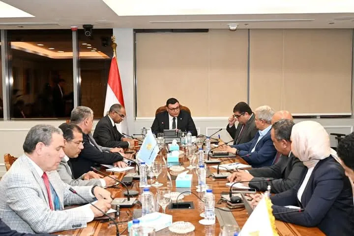 وزير الإسكان يراقب التقدم في مشروع تحلية المياه وزير الإسكان يراقب التقدم في مشروع تحلية المياه