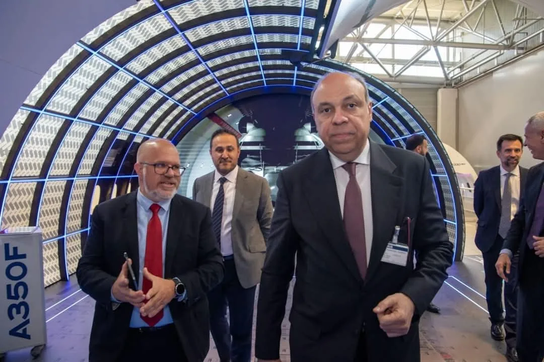 وزير الطيران المدني ورئيس شركة مصر للطيران يتفقدان المقر الرئيسي لشركة إيرباص في فرنسا وزير الطيران المدني ورئيس شركة مصر للطيران يتفقدان المقر الرئيسي لشركة إيرباص في فرنسا