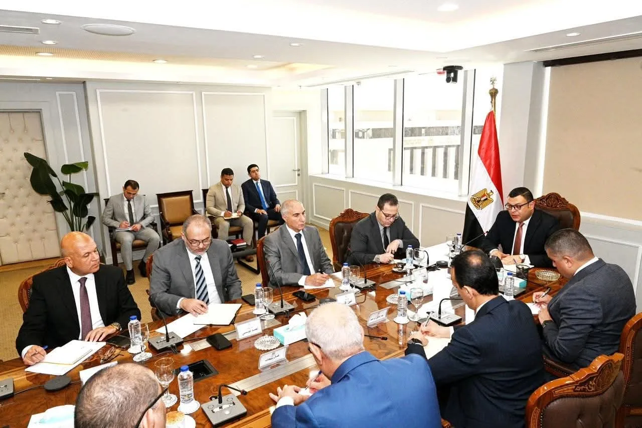 وزير الإسكان يجتمع بنواب ومساعدي هيئة المجتمعات العمرانية الجديدة
