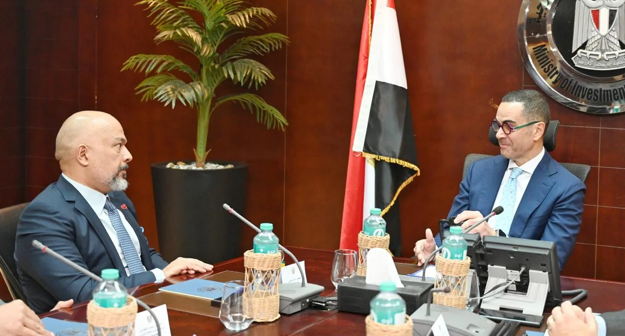 وزير الاستثمار يجتمع مع وفد من شركة اتصالات مصر لمناقشة مشروعات الشركة في السوق المصرية وزير الاستثمار يجتمع مع وفد من شركة اتصالات مصر لمناقشة مشروعات الشركة في السوق المصرية
