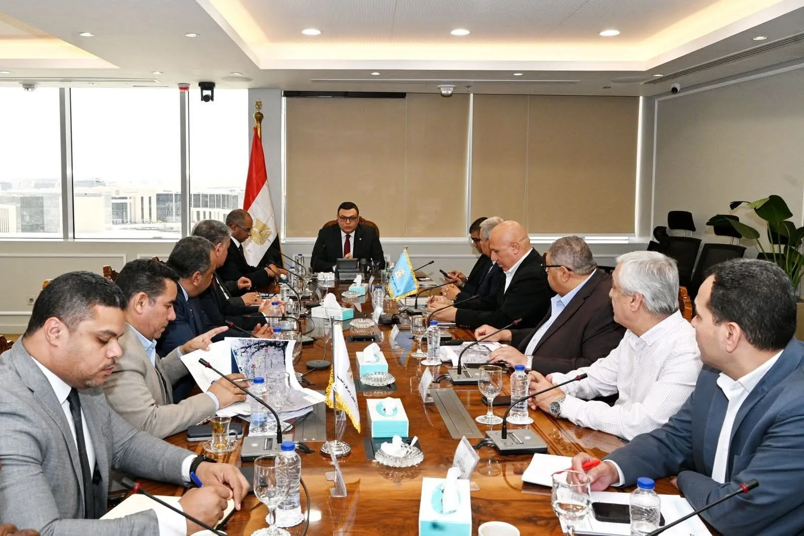 وزير الإسكان يراقب نظام الصرف الصحي في قرية الكرور بأسوان وزير الإسكان يراقب نظام الصرف الصحي في قرية الكرور بأسوان