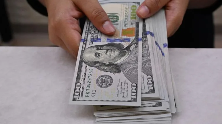 الدولار الأمريكي يشهد تذبذبات ويتجه نحو الانخفاض للشهر الخامس وسط انتظار بيانات التضخم وتقلبات في التجارة. الدولار الأمريكي يشهد تذبذبات ويتجه نحو الانخفاض للشهر الخامس وسط انتظار بيانات التضخم وتقلبات في التجارة.