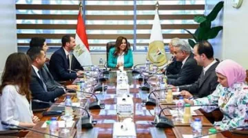 وزيرة التنمية المحلية تناقش مجالات التعاون مع ممثلي شركة انطلاق للاستشارات ورابيت موبيليتي للنقل الذكي