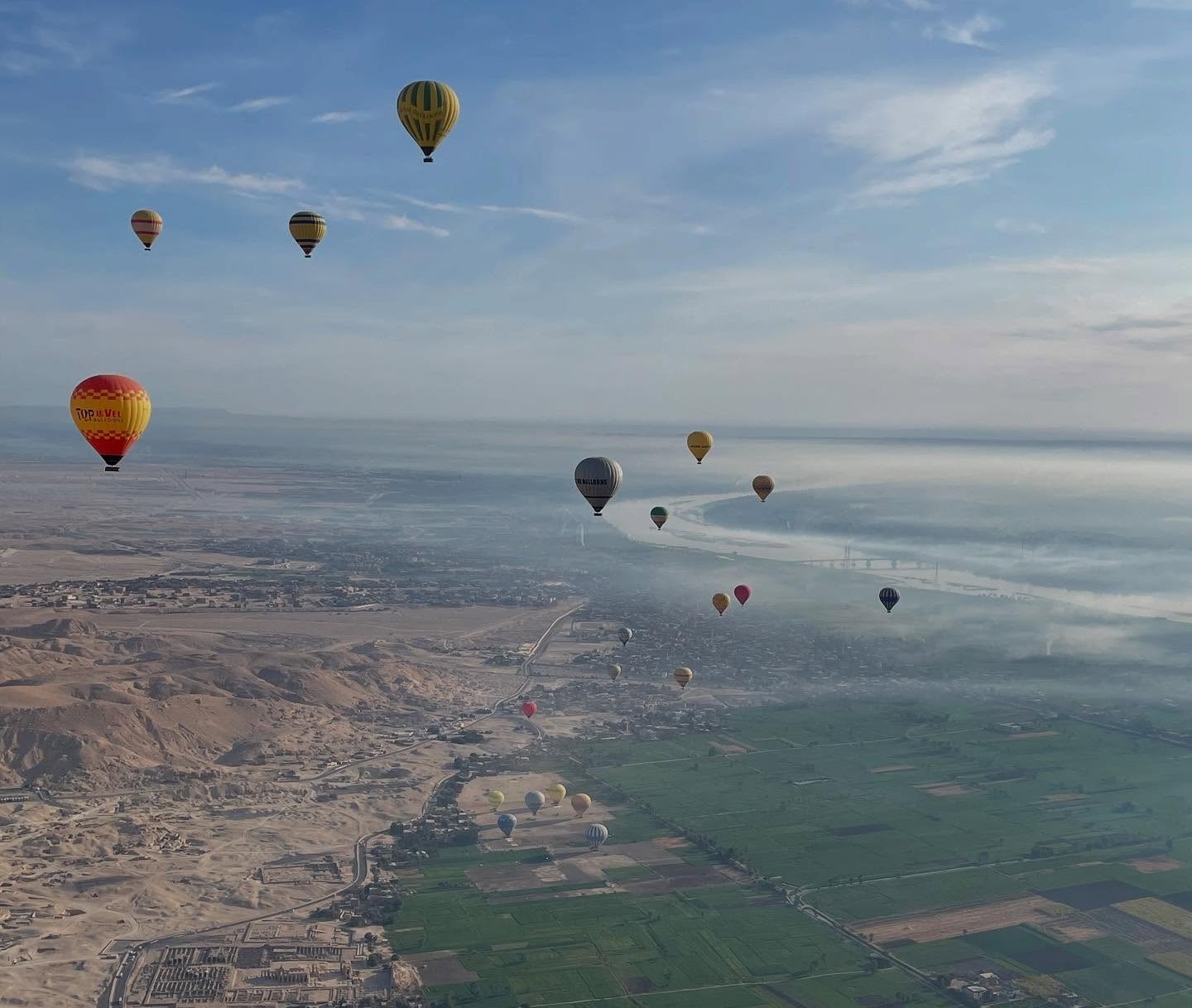 التحليق اليومى لرحلات البالون الطائر غرب الأقصر