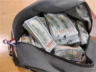 التحقيق في قضايا تهريب العملات الأجنبية بمبلغ 16 مليون جنيه التحقيق في قضايا تهريب العملات الأجنبية بمبلغ 16 مليون جنيه