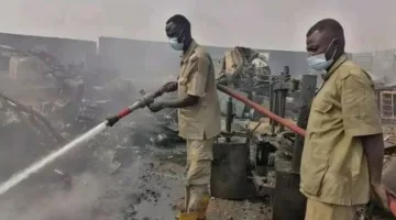 الدفاع المدني السوداني تعلن السيطرة على حريق الخزان الأول بميناء بورتسودان