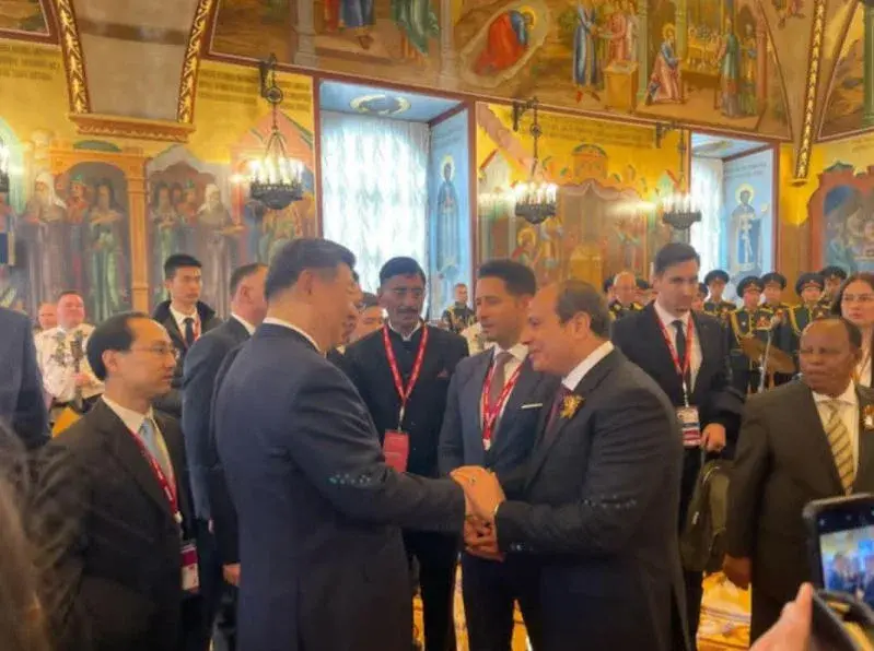 الرئيس السيسي يتبادل الأحاديث الودية مع قادة العالم على هامش احتفالات النصر بموسكو الرئيس السيسي يتبادل الأحاديث الودية مع قادة العالم على هامش احتفالات النصر بموسكو