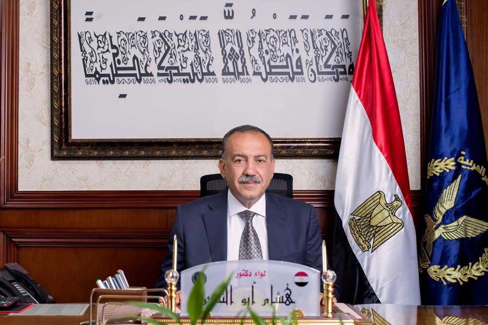 محافظ أسيوط يوجه بمتابعة المشروعات الخدمية والاقتصادية محافظ أسيوط يوجه بمتابعة المشروعات الخدمية والاقتصادية
