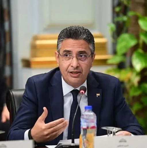 التموين: حملات تفتيش مكثفة على محطات الوقود ومستودعات البوتاجاز.. وسحب عينات لضبط الجودة ومواجهة التلاعب التموين: حملات تفتيش مكثفة على محطات الوقود ومستودعات البوتاجاز.. وسحب عينات لضبط الجودة ومواجهة التلاعب
