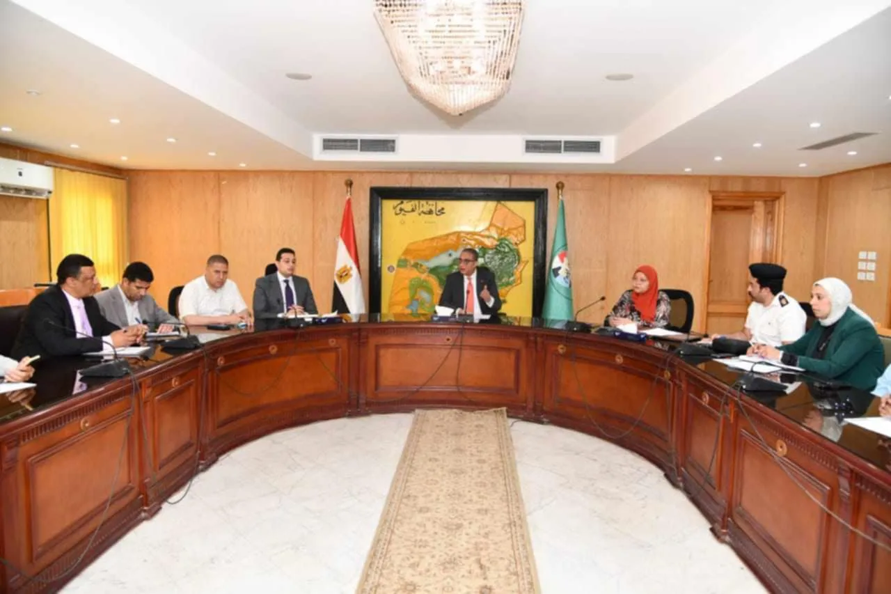 محافظ الفيوم يؤكد ضرورة تعزيز الجهود للرقابة ومنع الصيد غير القانوني في البحيرة