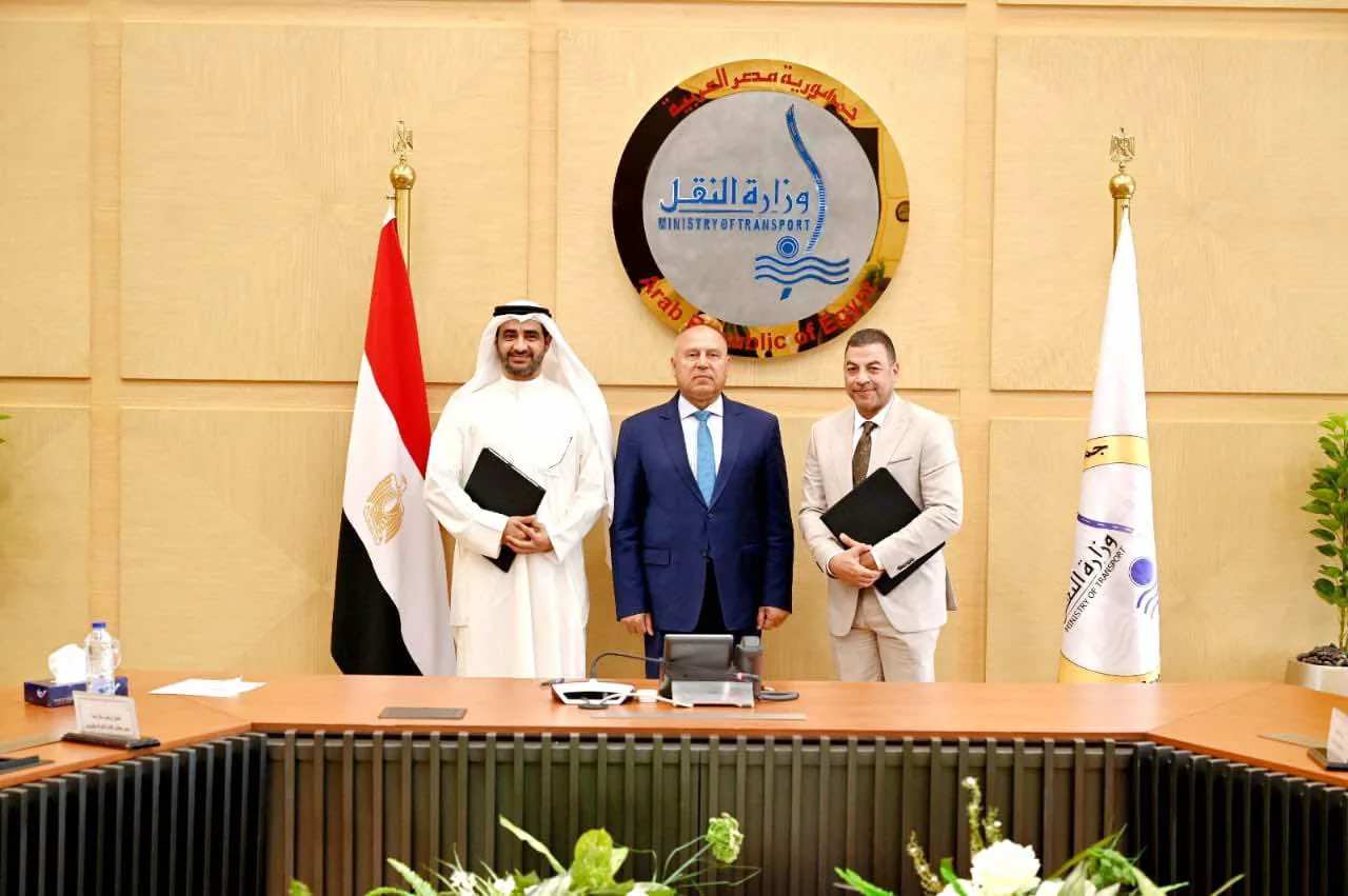 وزير النقل يشهد ترخيص شركة جرين فالي لخدمات السيارات الكهربائية للعمل في مجال نقل الركاب وزير النقل يشهد ترخيص شركة جرين فالي لخدمات السيارات الكهربائية للعمل في مجال نقل الركاب
