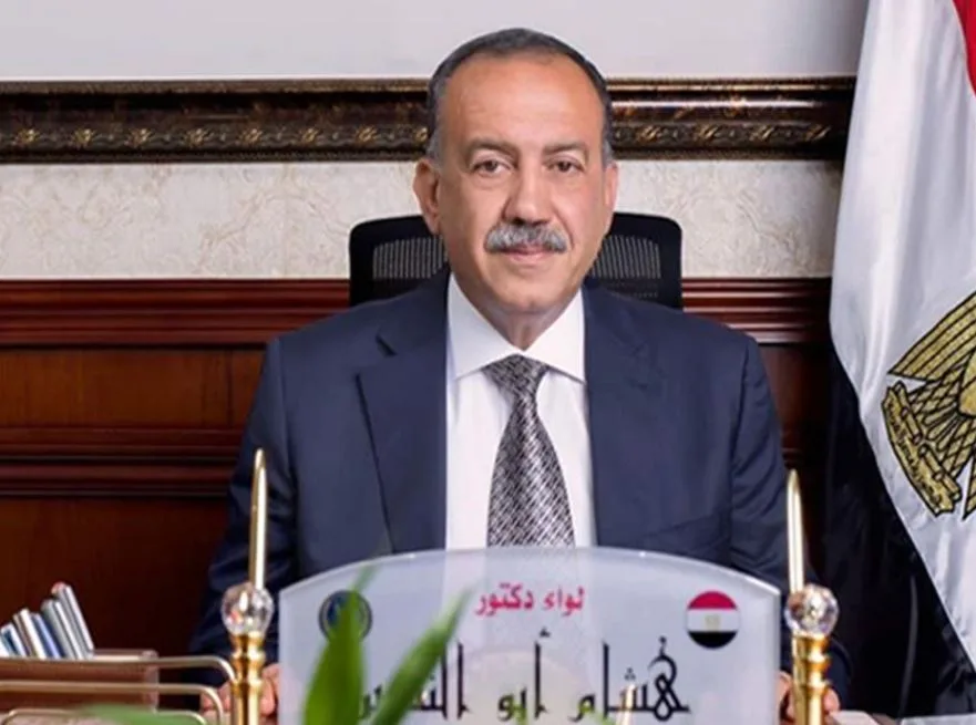 محافظ أسيوط يعلن متابعة إزالة نواتج تنظيف الترع والمصارف. محافظ أسيوط يعلن متابعة إزالة نواتج تنظيف الترع والمصارف.
