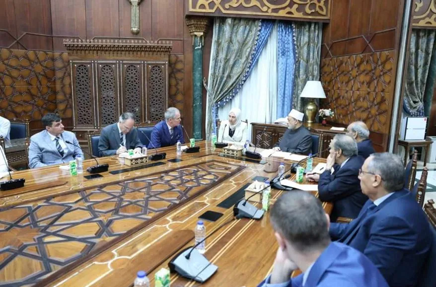 شيخ الأزهر يلتقي وفد الكلية الملكية لدراسات الدفاع بالمملكة المتحدة شيخ الأزهر يلتقي وفد الكلية الملكية لدراسات الدفاع بالمملكة المتحدة